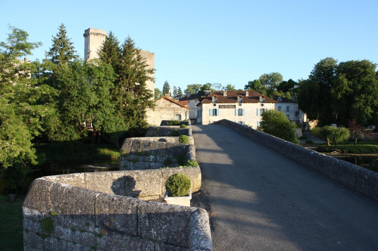 Hostellerie Les Griffons Bourdeilles Exterior foto